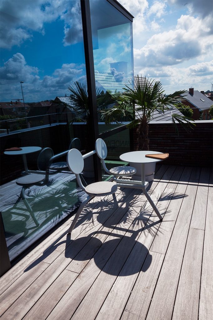 table extérieur bistrot extremis