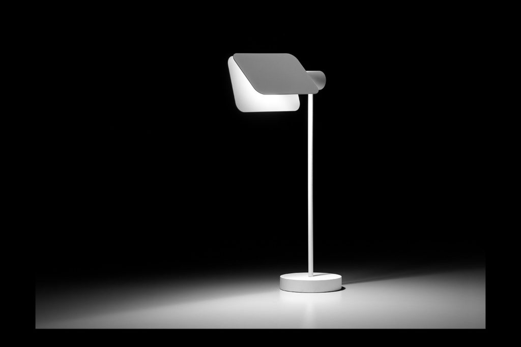 luminaire lampe de table blanche blackjack tossB