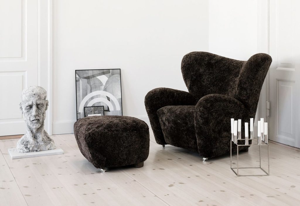 The tired man by Lassen fauteuil intérieur salon mouton